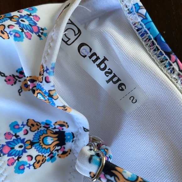 Cupshe white floral bikini top bathing suit too small - Picture 3 of 3